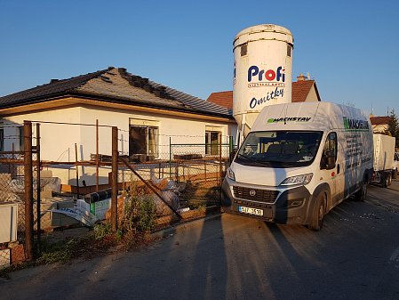 Foukaná izolace v novostavbě rodinného domu ve Všetulech